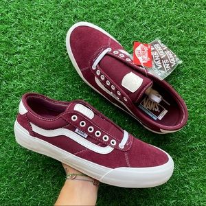vans merah maroon